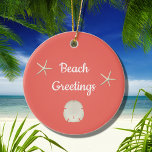 kerstZee Shell Beach roze Keramisch Ornament<br><div class="desc">Beach Greetings zee shell kerstversiering. Dit stuk heeft een roze,  roze en rode zee met een roze achtergrond. Met witte letters,  kunt u met uw eigen tekst aanpassen. Ideaal voor het versieren van je vakantieboom op het strand!</div>