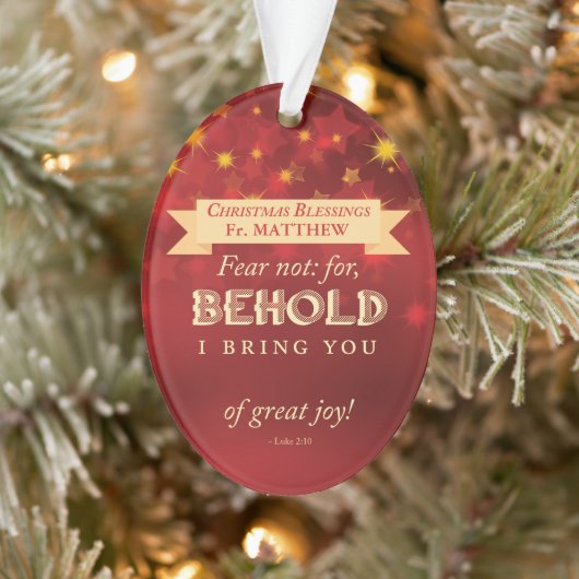 Kerstzegeningen voor priesters met rode, gouden st ornament (Boom)