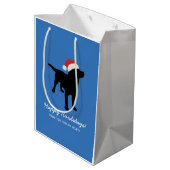 Kerstzwart lab met Pet voor kerstmis Medium Cadeauzakje (Achterkant Gekanteld)