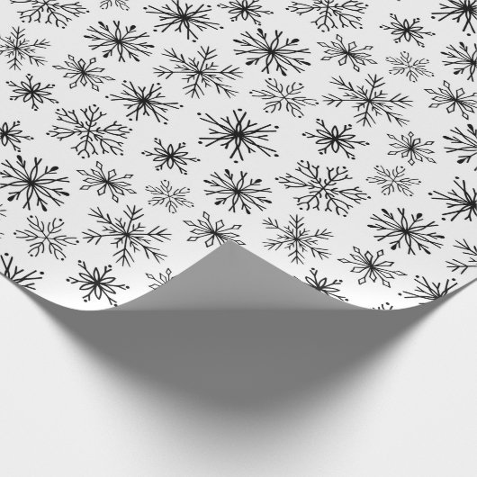 Kerstzwart-wit Snowflake-patroon Cadeaupapier (Hoek)