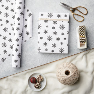 Kerstzwarte sneeuwvlokken op witte achtergrond cadeaupapier