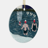 Kerstzwemmen in het sneeuwmeer in Santa Hats Keramisch Ornament (Rechts)