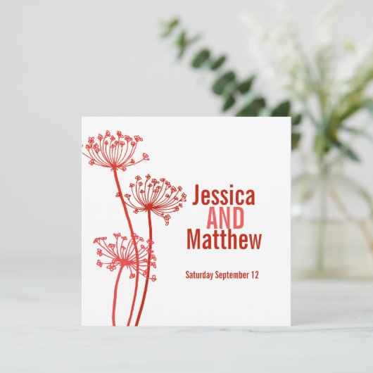 Kervel moderne bloem donkerrood bruiloft uitnodige kaart (Staand voorkant)