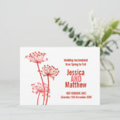 Kervel moderne bloemhoofden rode bruiloft herschik kaart (Staand voorkant)