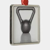 Ketel uit op witte achtergrond metalen ornament (Rechts)