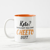 Keto? Ik dacht dat je zei: "CHEETO Diet..." Tweeto Tweekleurige Koffiemok (Links)