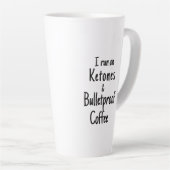 Ketonen en kogelvrije koffie met dubbelzijdige mok (Rechterhoek)