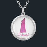 Ketting van de Roze Bridesmaid Dress Wedding Party<br><div class="desc">Ketting bevat een originele markeringsillustratie van een roze bruidsjurk met BRIDESMAID in een leuk lettertype. Een geweldig cadeau voor een bruidfeestje!</div>