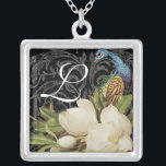 Ketting van het Monogram Peacock & Magnolias<br><div class="desc">Deze elegante pauw, damask, magnolias en swirls design is te vinden op een breed scala aan trouwproducten, inclusief uitnodigingen. Dit sterling Silver keepaseam ketting is perfect voor je dochter, zus, tante, moeder of grootmoeder - het heeft een elegante aantrekkingskracht die de eeuwen overschrijdt. Ook uitstekend voor een cadeautje voor de...</div>