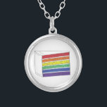 Ketting voor regenboogkake gay Pride Layer Cke Sli<br><div class="desc">Het ketting is voorzien van een originele markeringsillustratie van een vloek van de regenbooggestreept laagtaart met vorst op de bovenkant. Ideaal voor het vieren van Pride!</div>