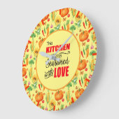 Keuken die zijn gesust met een pluizenpatroon grote klok (Hoek)