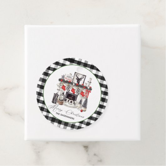 Keuken met rode zwarte en witte kerstvisten bedankjes labels (In situ)