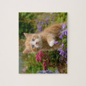 Keukenginger kitten in een tuin legpuzzel (Verticaal)