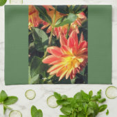 Keukenhanddoek met cluster van oranje dahlias (Gevouwen)