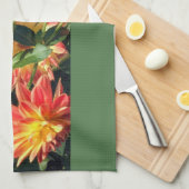 Keukenhanddoek met cluster van oranje dahlias (Quarter Fold)