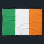 Keukenhanddoek met vlag van Ierland<br><div class="desc">Voeg een vleugje Ierse charme toe aan uw keuken met deze premium keukenhanddoek met de vlag van Ierland! Deze keukenhanddoek is vervaardigd uit hoogwaardige materialen en toont het iconische ontwerp van de Ierse vlag - met verticale strepen van groen, wit en sinaasappel. De levendige kleuren en zorgvuldige details maken het...</div>