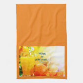 Keukenhanddoek: "We verhogen door anderen op te ti Theedoek (Verticaal)