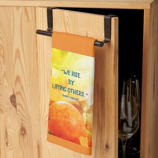 Keukenhanddoek: "We verhogen door anderen op te ti Theedoek (Derde Gevouwen)