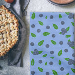 Keukenhanddoeken met blauwbes<br><div class="desc">Kleurrijk patroon met paarse wilde bosbessen, bedrukt op keukenhanddoek. Het zou een geweldig cadeau kunnen zijn met aanpasbare tekst!</div>