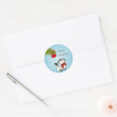 Keukenkat in een rode kerstbak ronde sticker (Envelop)