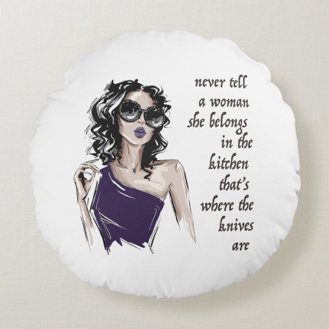 Keukenmessen horen erbij rond kussen (Voorkant)