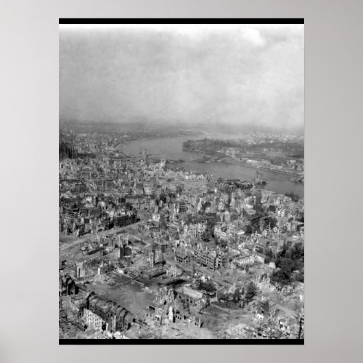 Keulen kathedraal staat niet beschadigd_War Afbeel Poster (Voorkant)