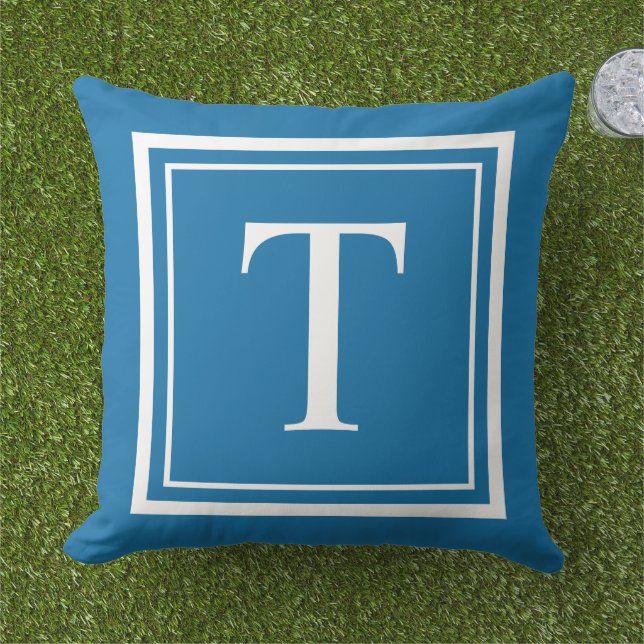 Keurig Kobaltblauw Witte Vierkante Frame Monogram Buitenkussen (Gras)