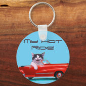 Keuten in een rode converteerbaar sleutelhanger (Voorkant)