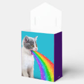 Keuten spuugt regenboog op bedankdoosjes (Geopend)