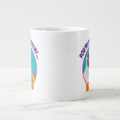 Keuten spuugt regenboog op grote koffiekop (Voorkant)