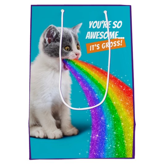 Keuten spuugt regenboog op medium cadeauzakje (Achterkant)