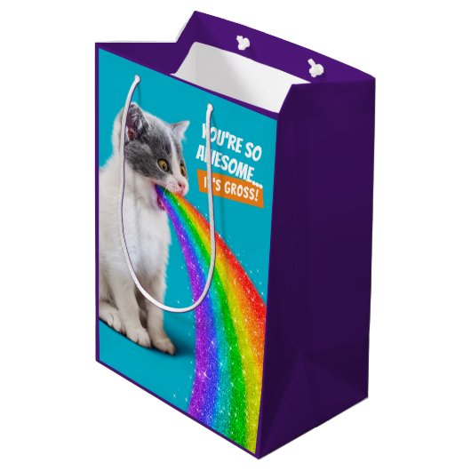 Keuten spuugt regenboog op medium cadeauzakje (Achterkant Gekanteld)
