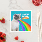 Keuten spuugt regenboog op servet (Insitu)