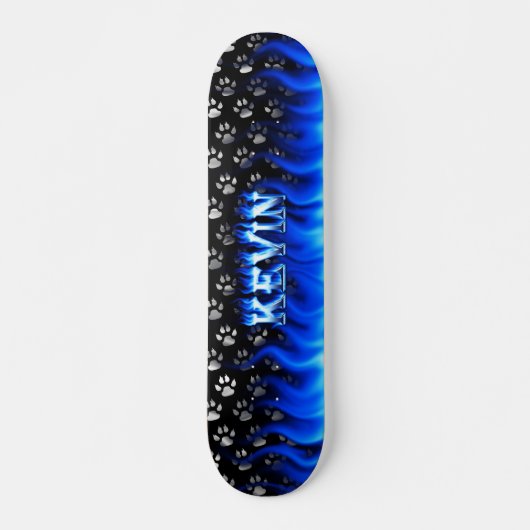 Kevin skateboard blauw vuur en vlammenontwerp. (Voorkant)