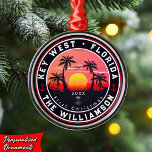 Key West Florida Retro Sunset Palm Tree 60s Metalen Ornament<br><div class="desc">Key West Beach Florida Vintage 60s Souvenirs. Key West Beach Florida - Retro Tropical Palm Tree 60s Souvenirs ontwerp maakt een geweldig kerst- of verjaardagscadeau voor fans van Key West Beach. Het retro zomerse vibe ontwerp is een perfect cadeau voor reisliefhebbers en tropische bestemmingsfans. - U kunt deze sjabloon aanpassen...</div>