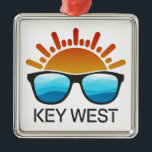 Key West Florida Zonnebril Metalen Ornament<br><div class="desc">Key West ligt dichter bij Cuba dan bij Miami en is het onomkeerbare zuidelijkste subtropische paradijs van Florida,  een unieke samenvloeiing van geschiedenis,  klimaat,  natuurlijke schoonheid!</div>