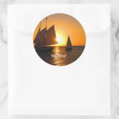 Key West, zonsondergang en zeilboten, Ronde Sticker (Tas)