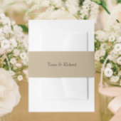 Khaki eenvoudige gestileerde naam bruiloft uitnodigingen wikkel