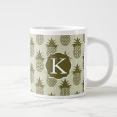 Khaki Pineapple Pattern | Voeg je Initiaal toe Grote Koffiekop (Rechts)