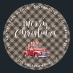Khaki Plaid Christmas Retour Adreslabels Ronde Sticker<br><div class="desc">Creëer mooie kerstretour adresetiketten met een klassieke rode vrachtwagen op een kaki buffalo plaid patroon. Personaliseer deze kaki geruite kerstlabels eenvoudig met uw familienaam en adres.</div>