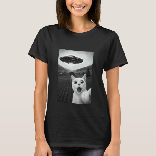 Khao Manee Kat Selfie Grappige Alien Ontvoering Me T-shirt (Voorkant)