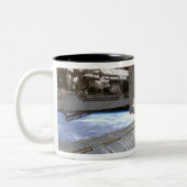 Kibo Japans - onder druk staande module 2 Tweekleurige Koffiemok (Links)