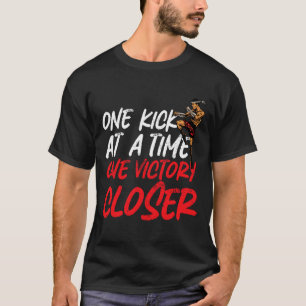 Kickboksen Kickboxer Eén Trap Tegen Een Tijd Eén V T-shirt