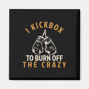 Kickboksen T-shirt - Ik kickbox om de gekte eruit  Magneet