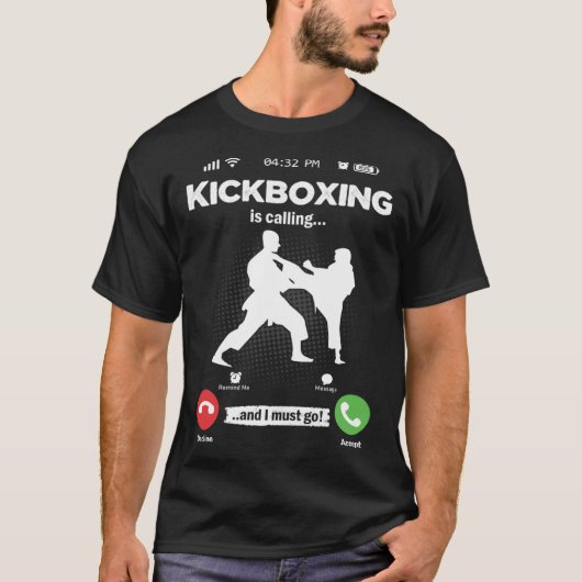 Kickboxing Is Calling I Must Go Muay Thai Hobby Ki T-shirt (Voorkant)