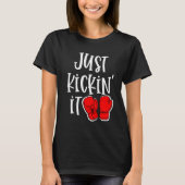 Kickin it Kickboxing Quote Fighter Gift T-shirt (Voorkant)