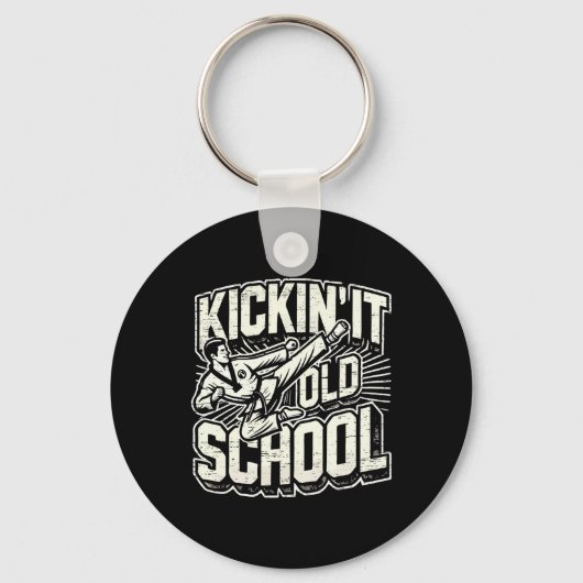 Kickin It Old School Karate Vechtkunst Sleutelhanger (Voorkant)