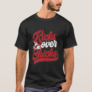 Kicks Over Chicks Schoenenverzamelaar Sneakerhead  T-shirt