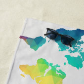 Kids Colorful World Map Custom Name Monogram Strandlaken (In situ)