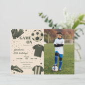 Kids Soccer Themed Birthday Photo Invitation Kaart (Staand voorkant)